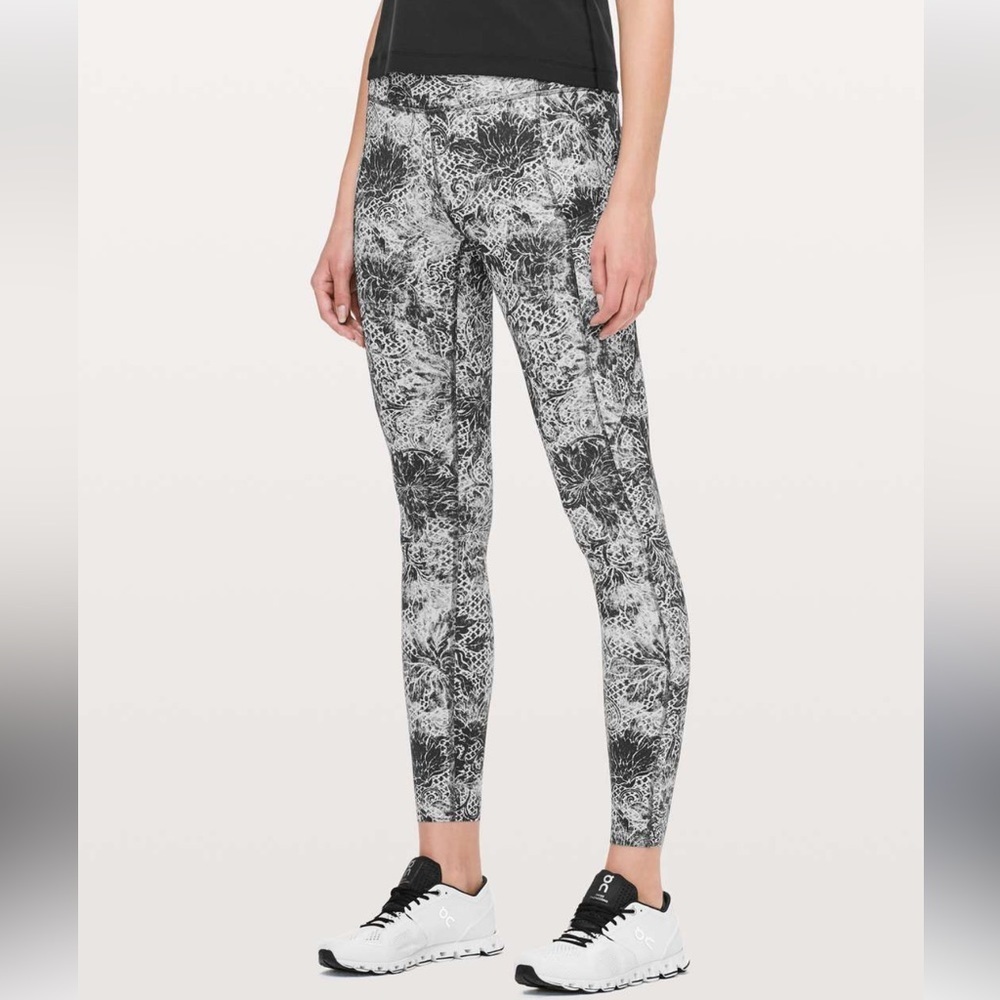 Lululemon fast and free 7/8 gray prints leggings size 4